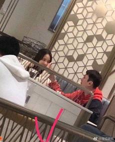 跟女友吃瓜群众,围观群众见证爱情瞬间